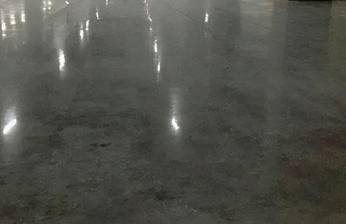 廈門固化劑地坪比普通地坪更防滑更安全嗎？